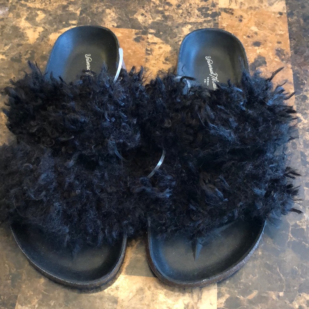 Universal thread faux fur slides women 7, NWOT